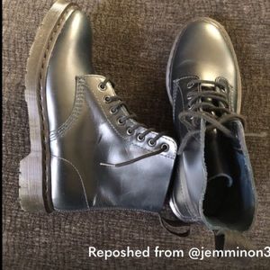 GREAT CHRISTMAS GIFT 🎁 NEW!Without tags.. DOC MARTENS /NAVY BLUE UNISEX BOOTS!